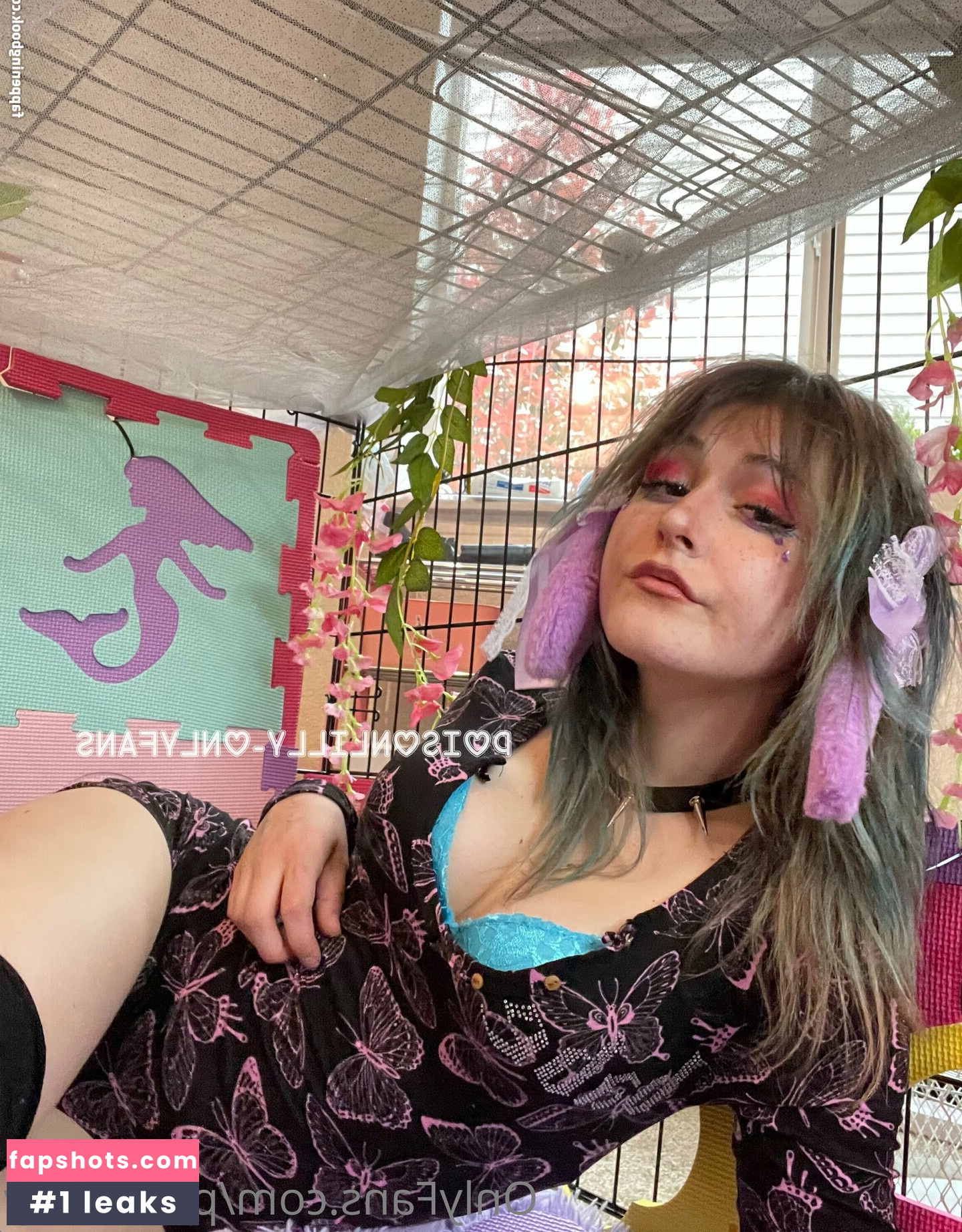 poisonlilly gallery photo #22