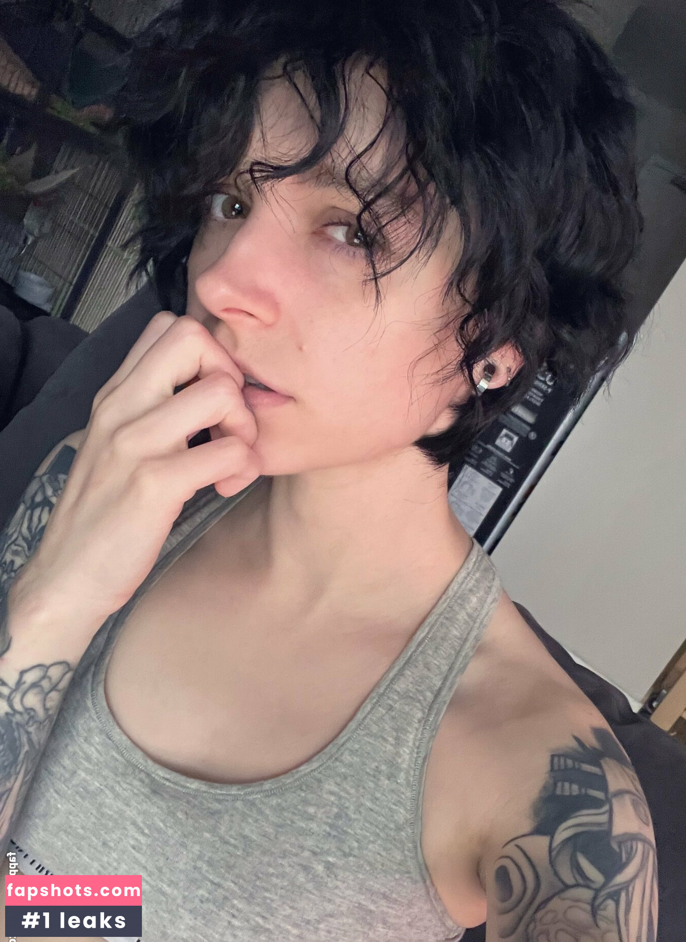 Poisonne gallery photo #77