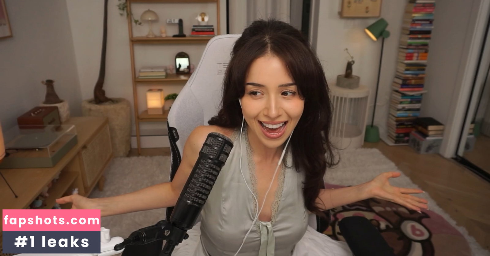 Pokimane gallery photo #200