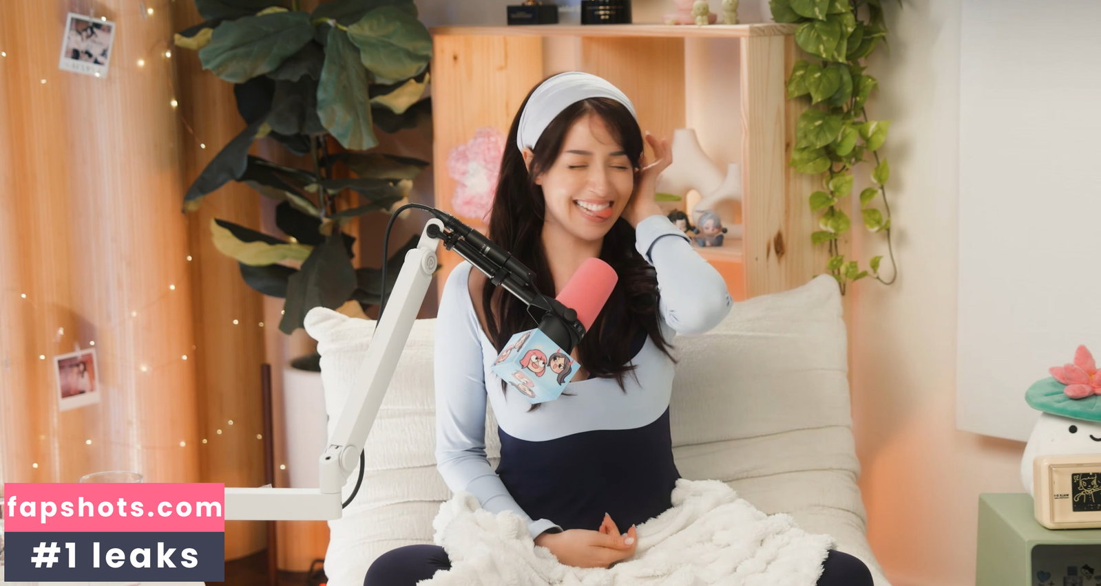 Pokimane gallery photo #301