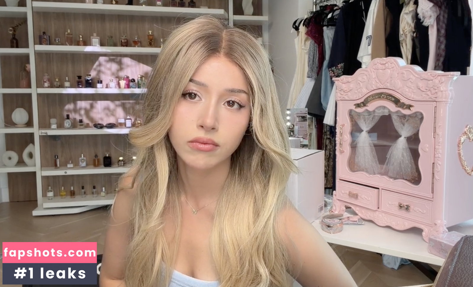 Pokimane gallery photo #347