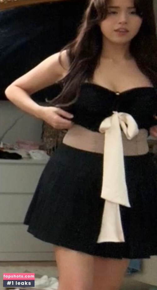 Pokimane gallery photo #1128