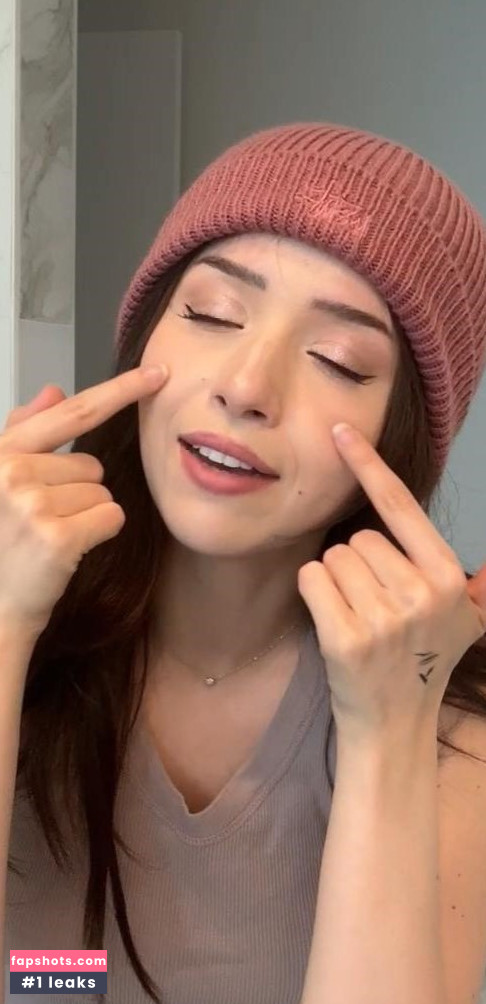 Pokimane gallery photo #1314