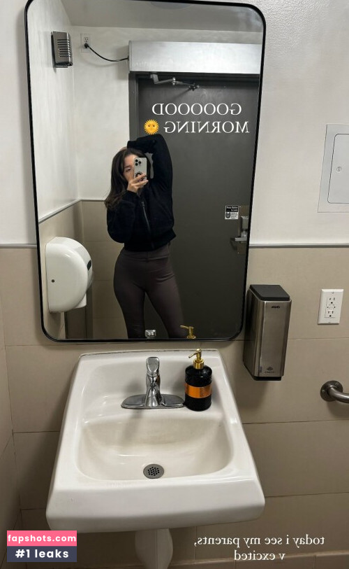 Pokimane gallery photo #1632