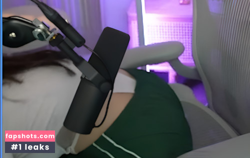 Pokimane gallery photo #1710