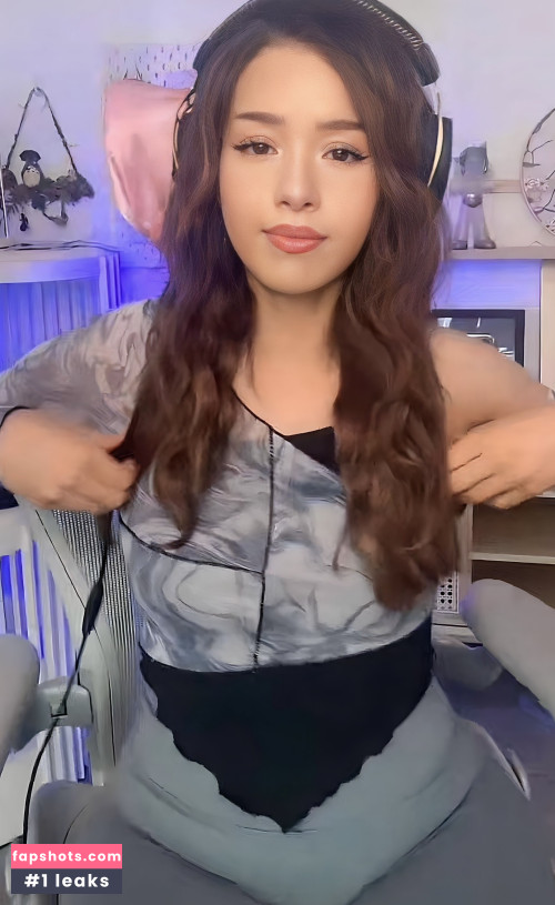 Pokimane gallery photo #2210