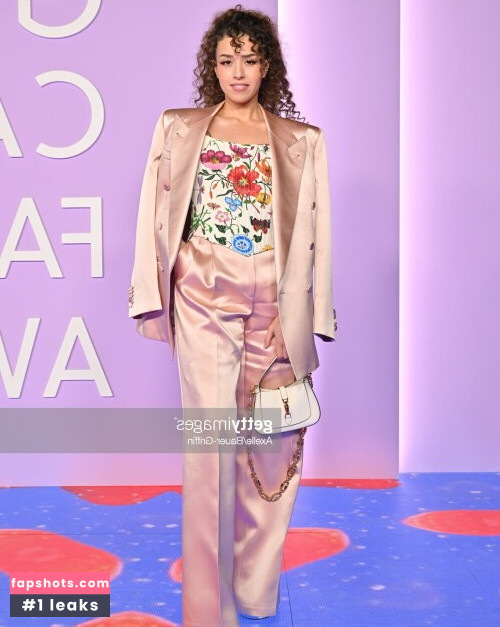 Pokimane gallery photo #2305