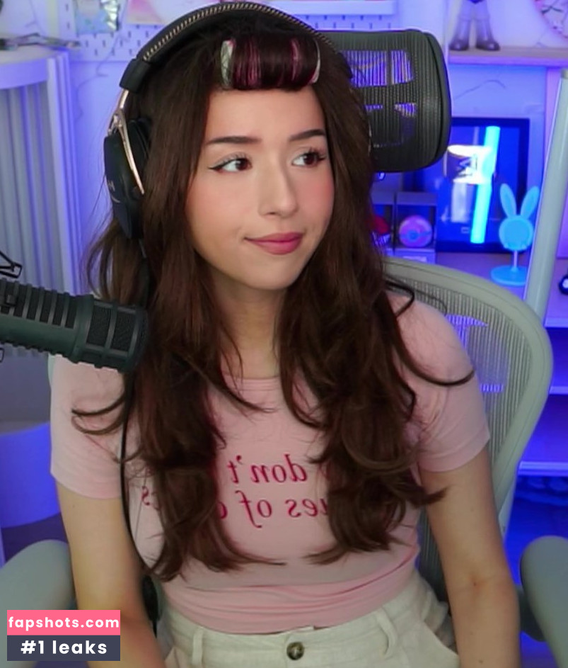 Pokimane gallery photo #2389