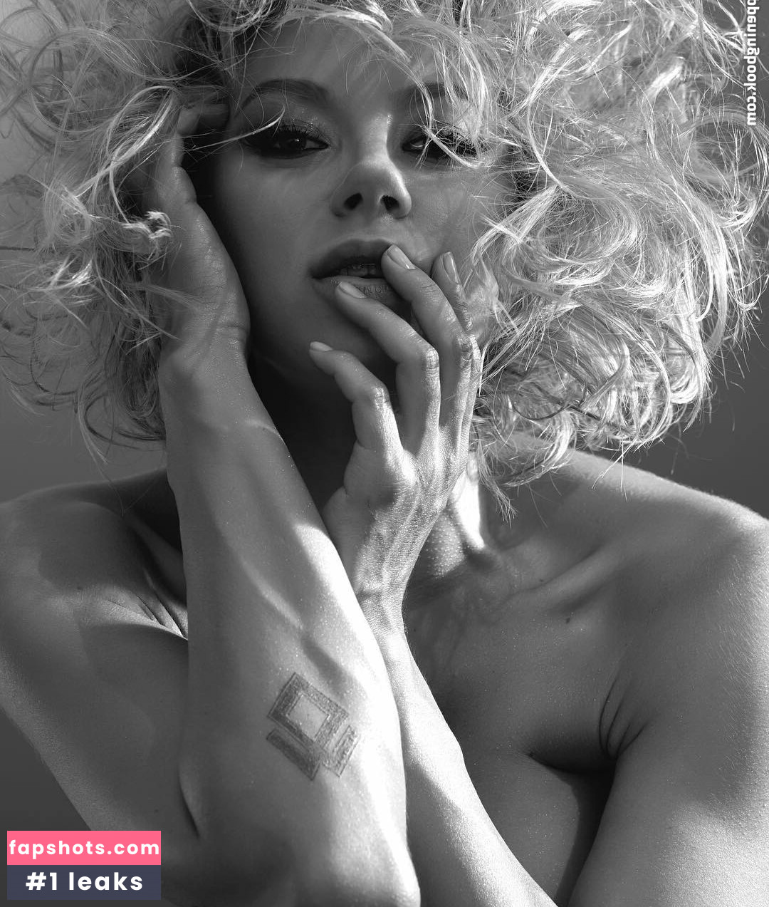 Polina Logunova gallery photo #143