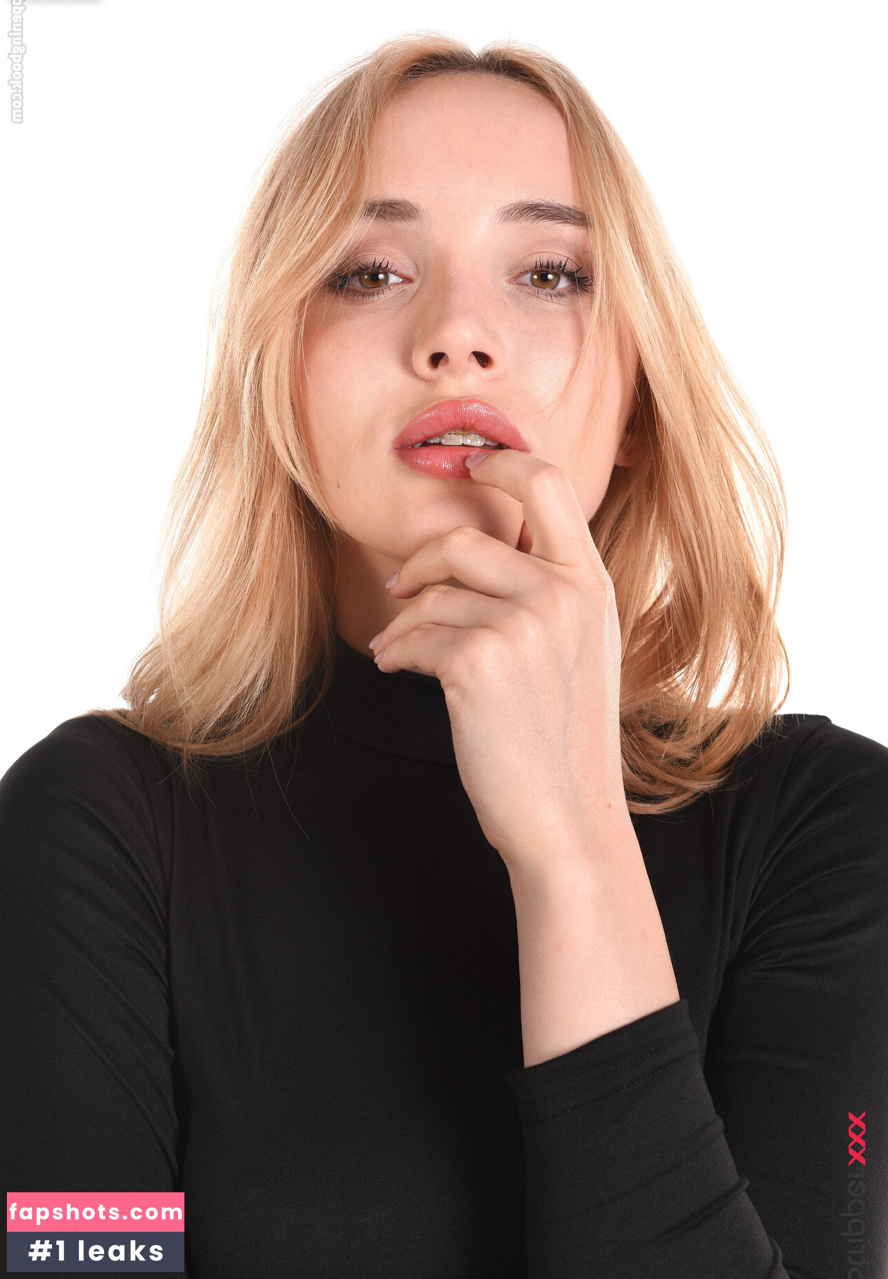 Polly Yangs gallery photo #57