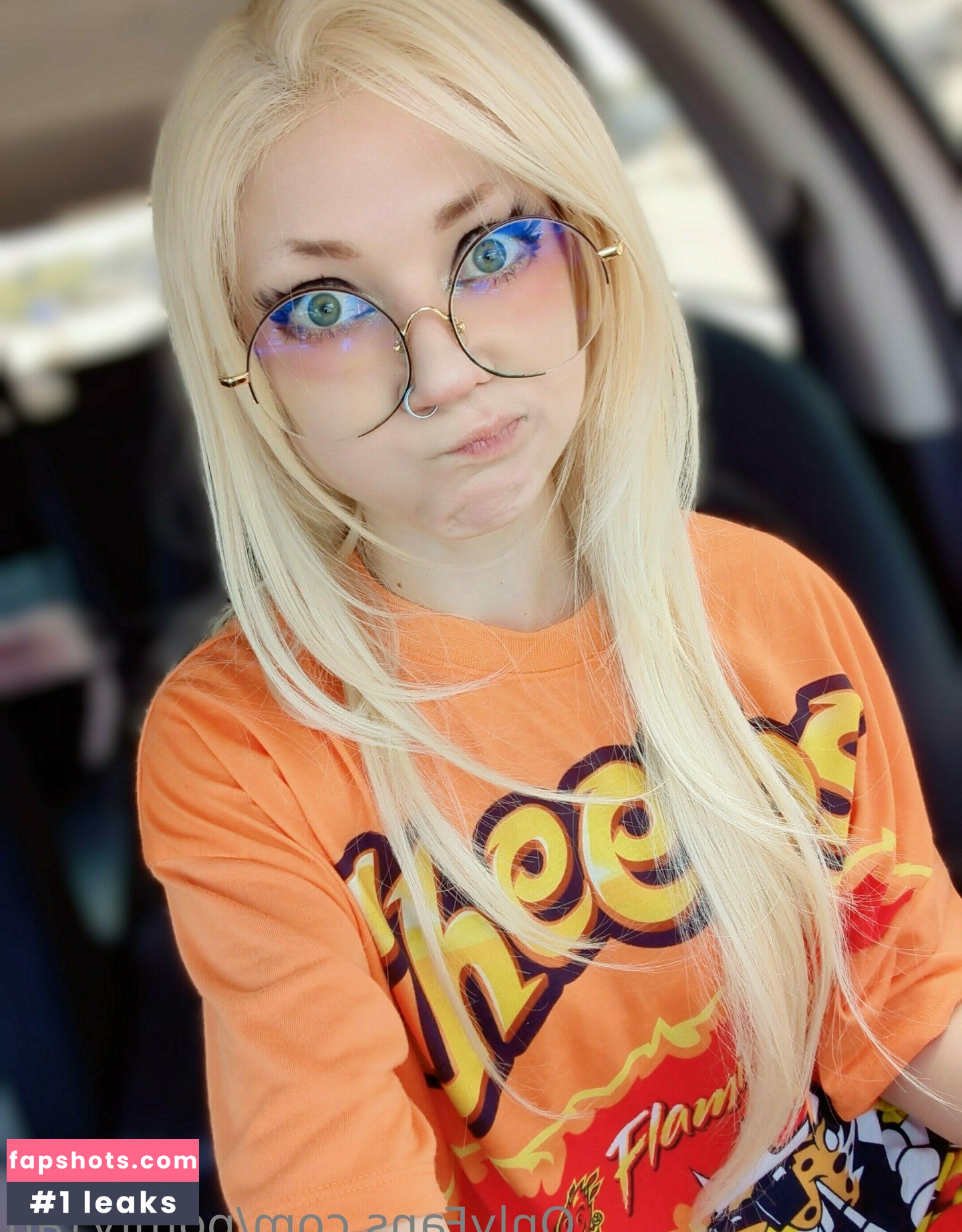 pomfy.tan gallery photo #26