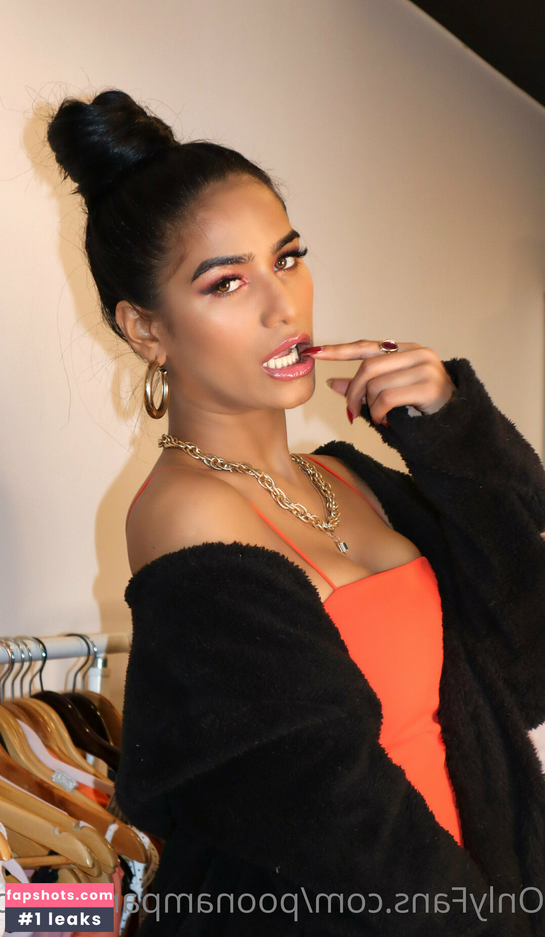 poonampandeytv gallery photo #27