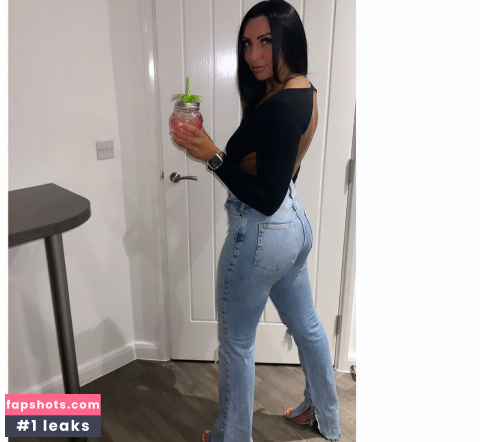 Popping Candy nude babe gallery