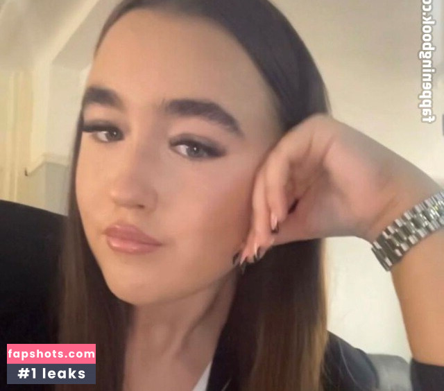 Poppy R gallery photo #2