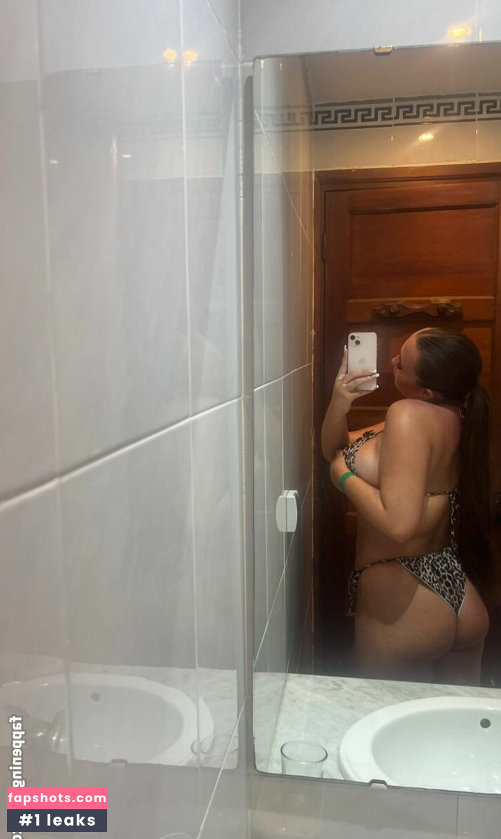 Poppy R gallery photo #16