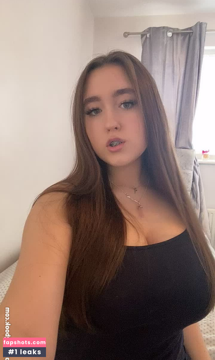 Poppy R gallery photo #4