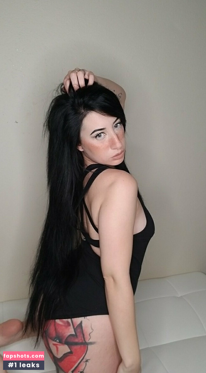 poppycarminexxx nude babe gallery