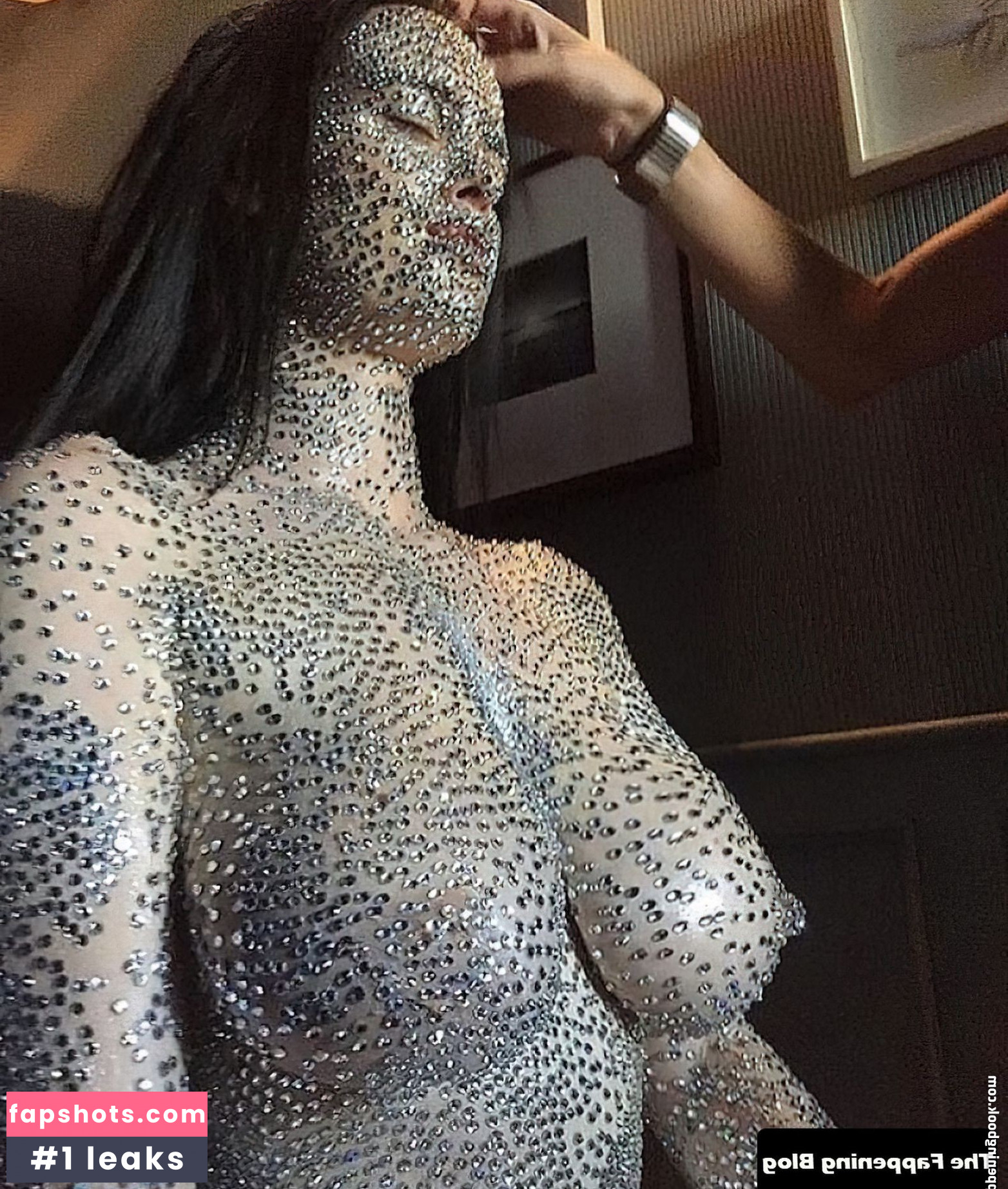 Porcelain Black gallery photo #17