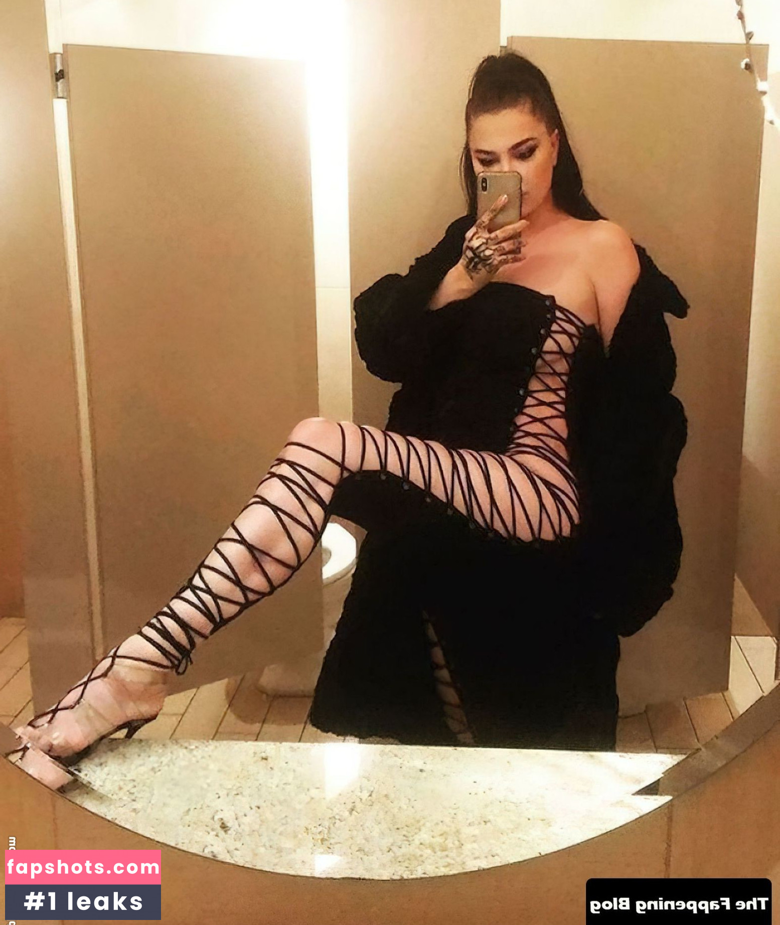 Porcelain Black gallery photo #20