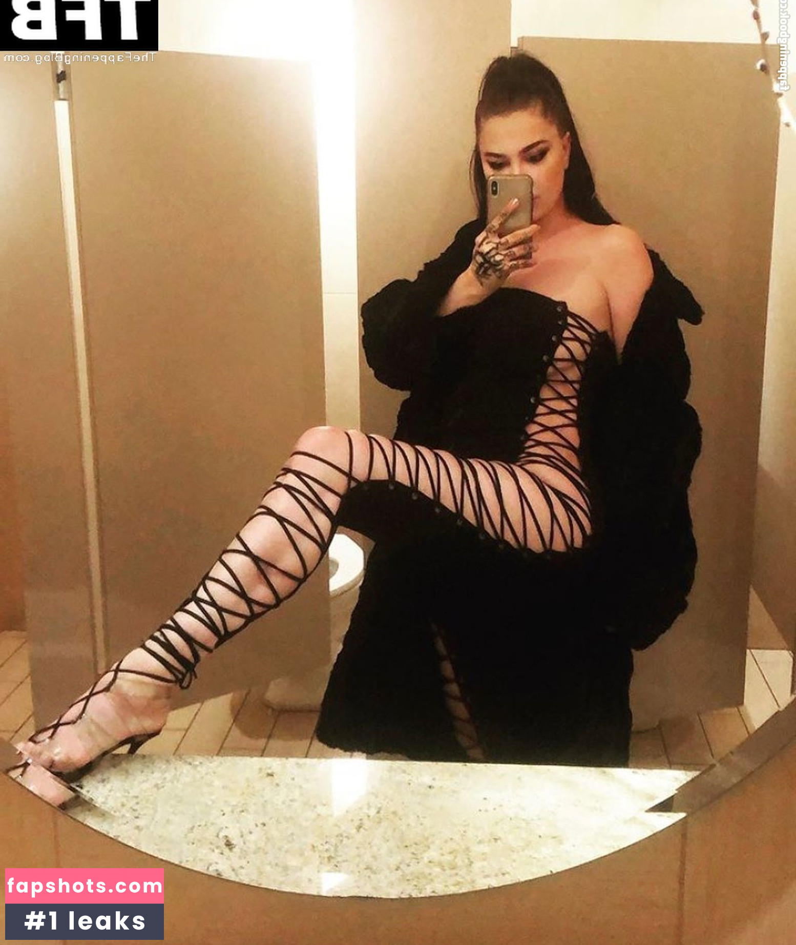 Porcelain Black gallery photo #31