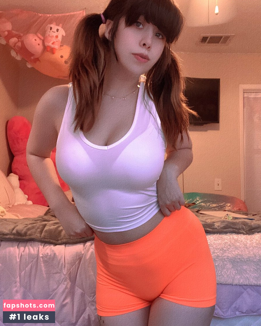 Pr1nc3ssPeach13 nude babe gallery