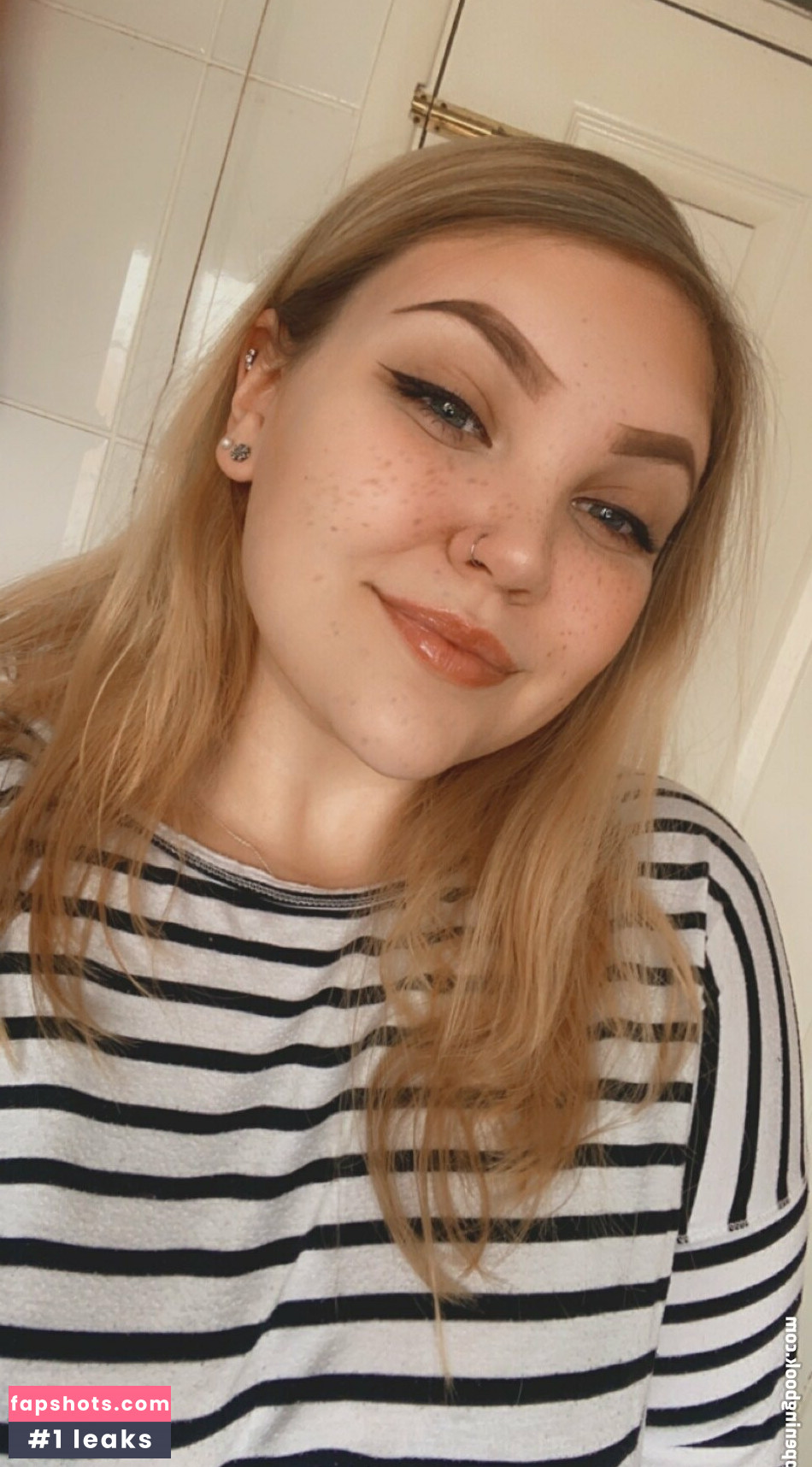 pr1ncessgl1tterfree gallery photo #26