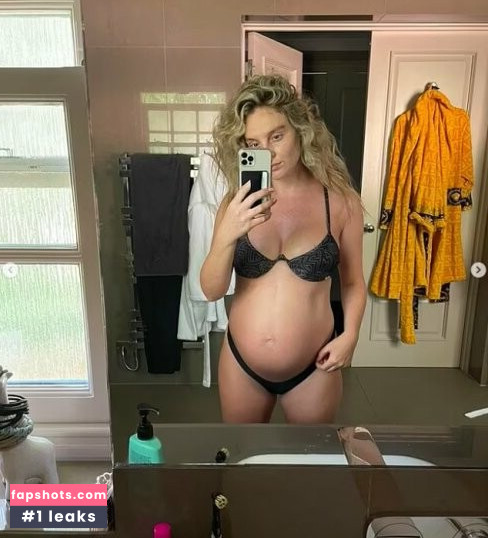 Pregnant Celebs gallery photo #12