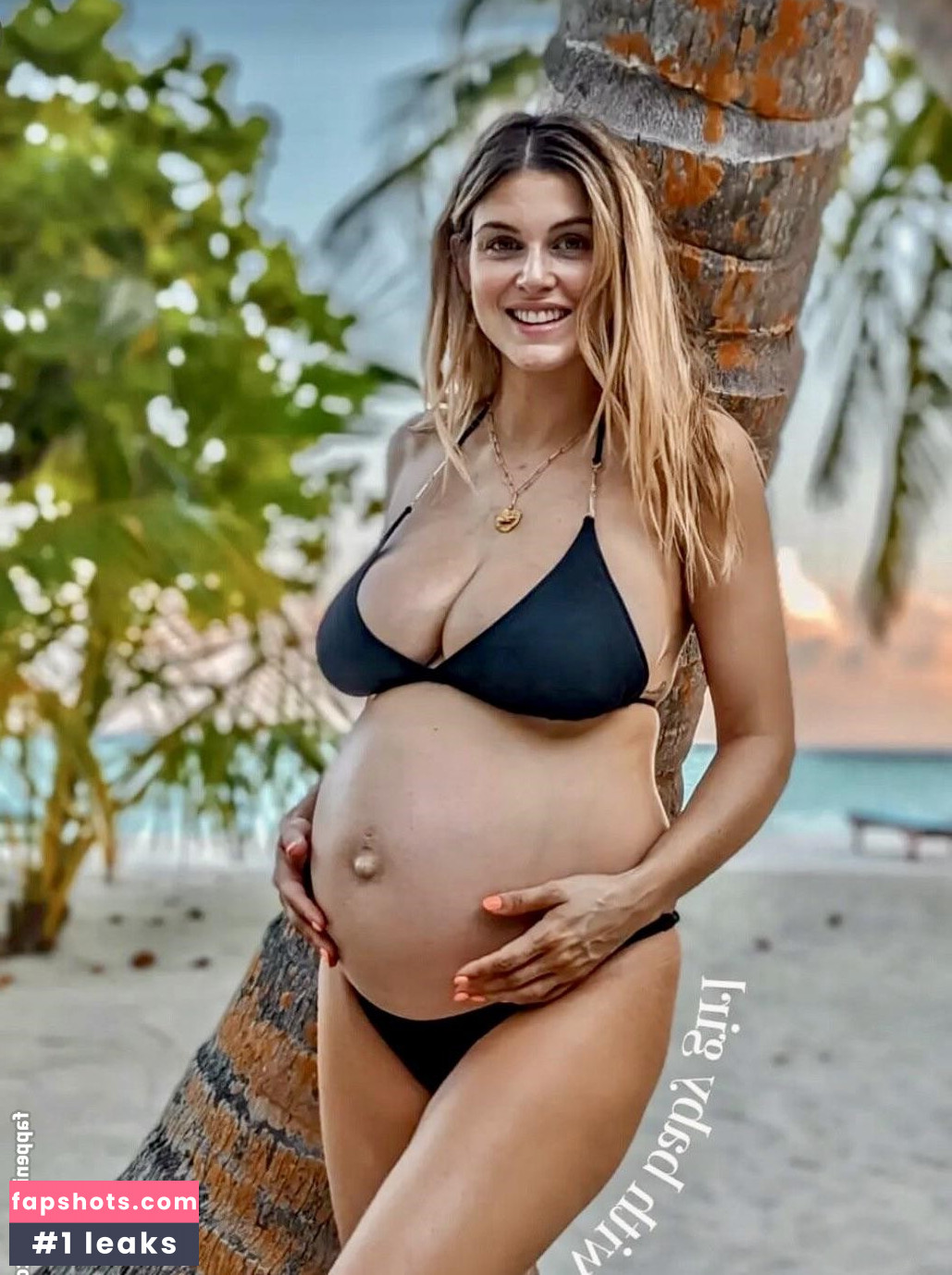 Pregnant Celebs gallery photo #6