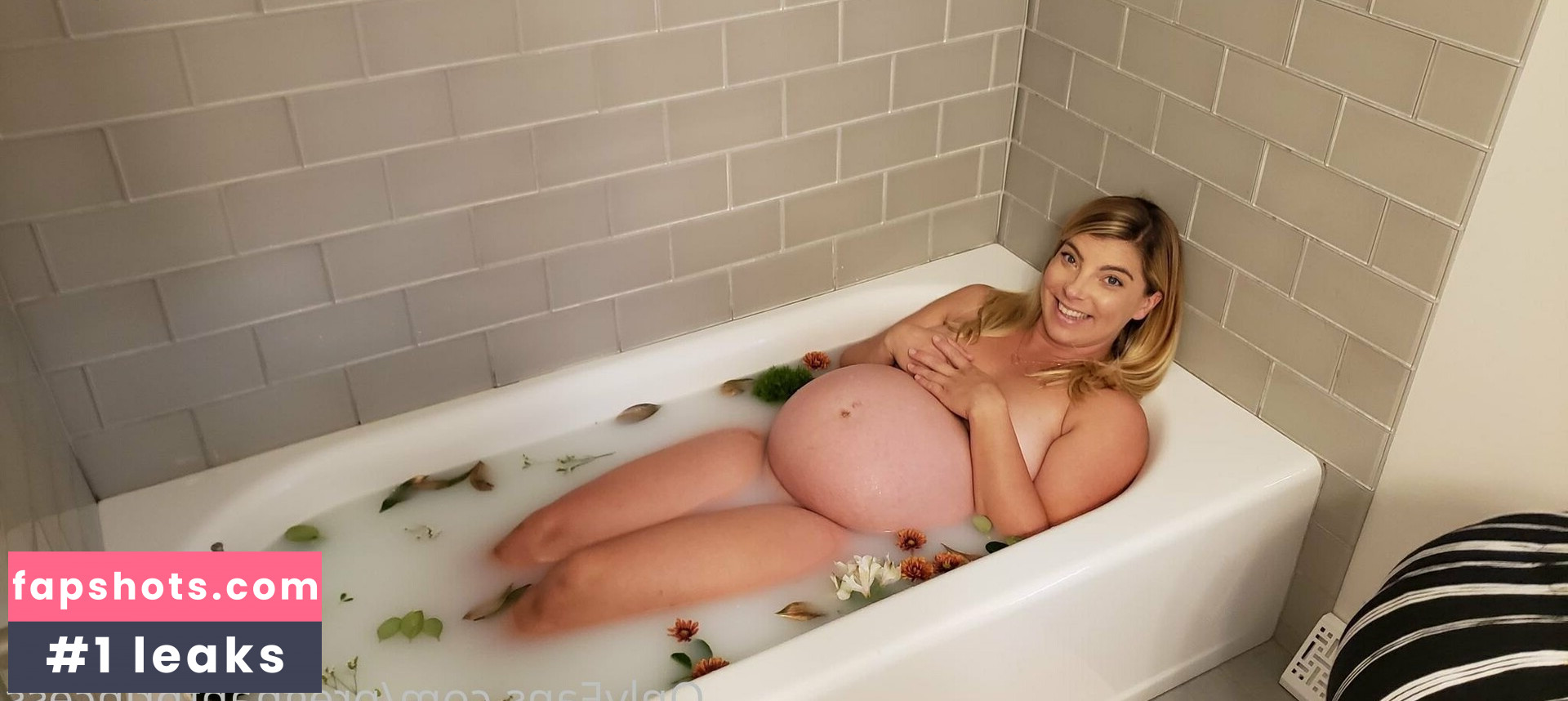 pregnantprincess gallery photo #2