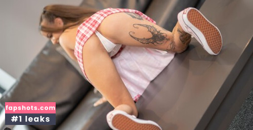 Pretty Little Jem gallery photo #85