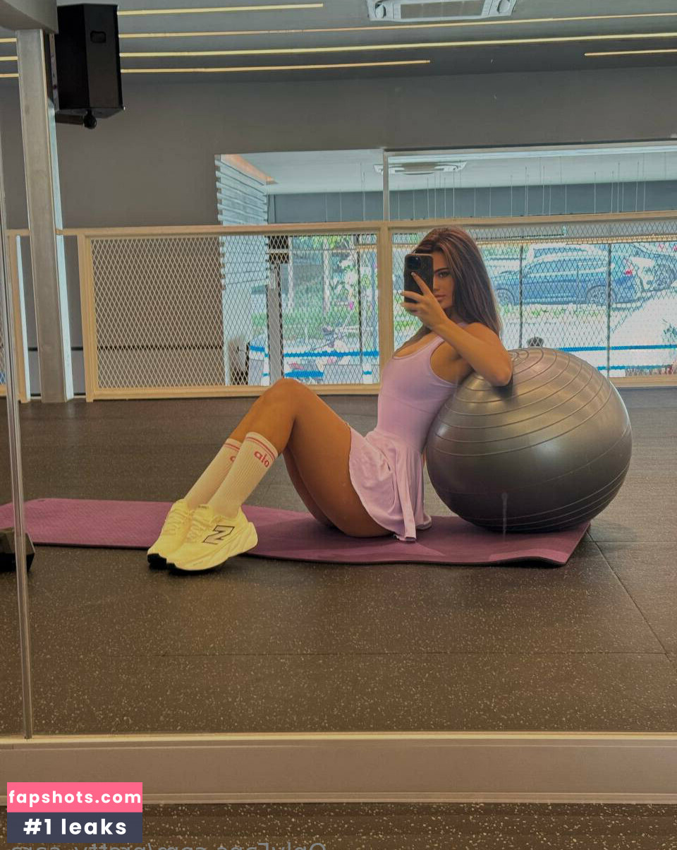 Pretty_Sara gallery photo #20