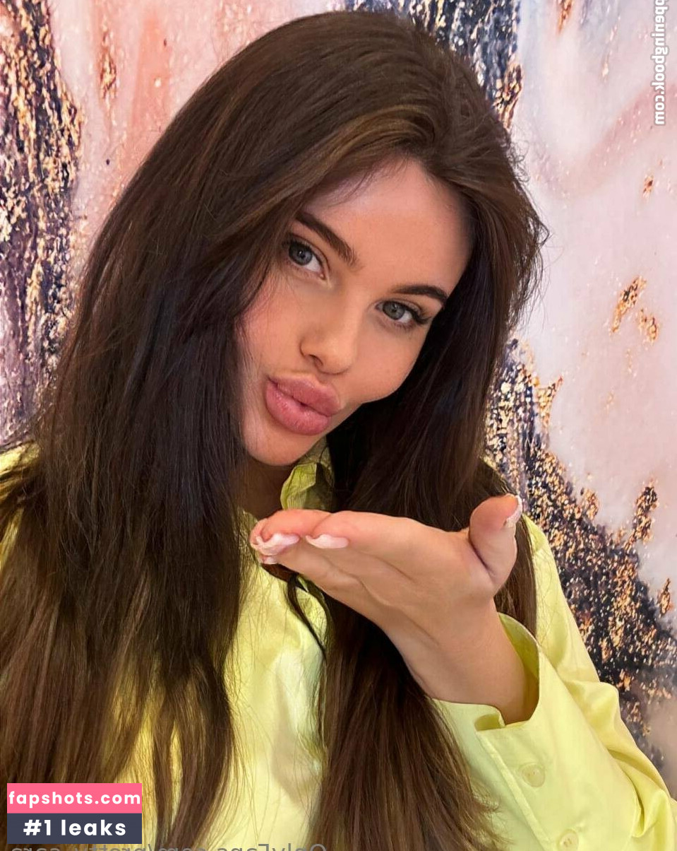 Pretty_Sara gallery photo #6