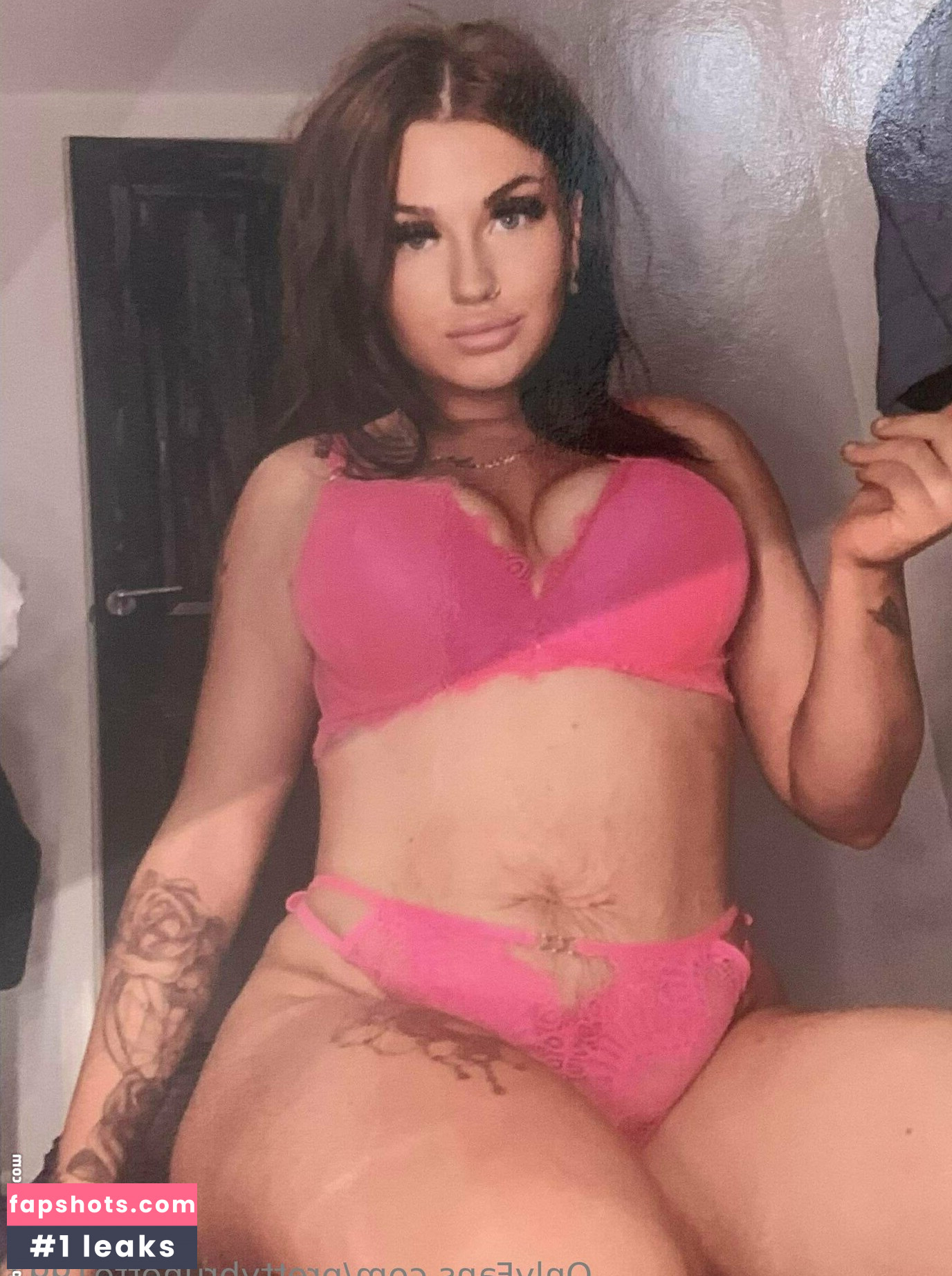 prettybrunette1997 gallery photo #5