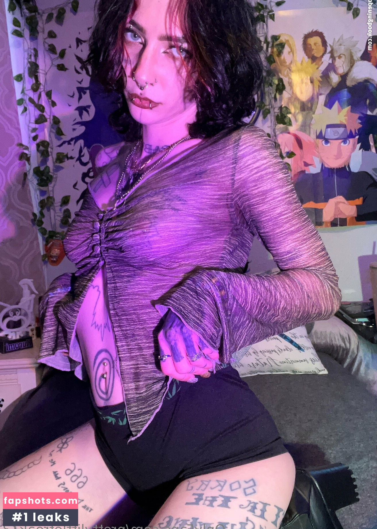 prettylittlefreak13 gallery photo #11