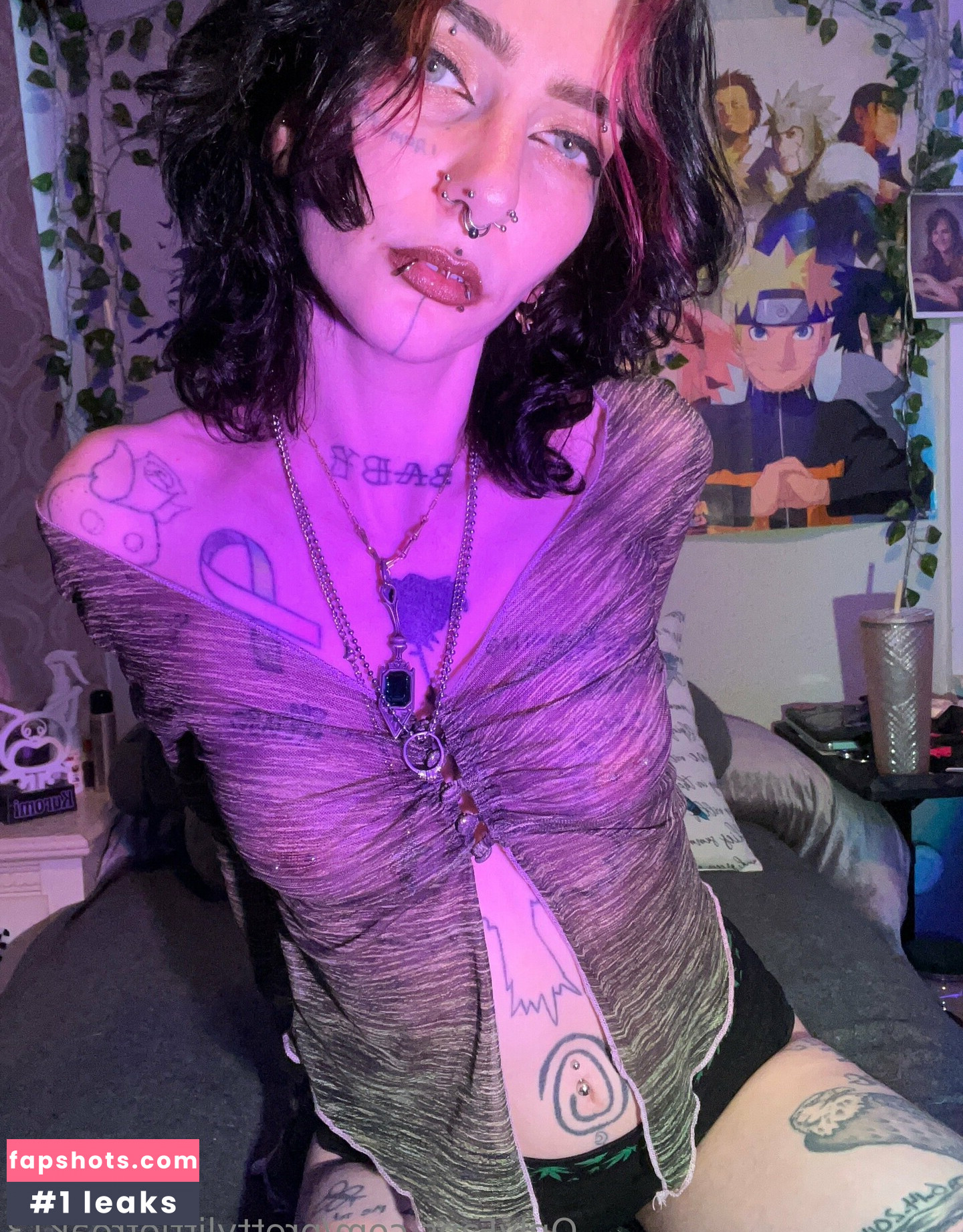 prettylittlefreak13 gallery photo #14