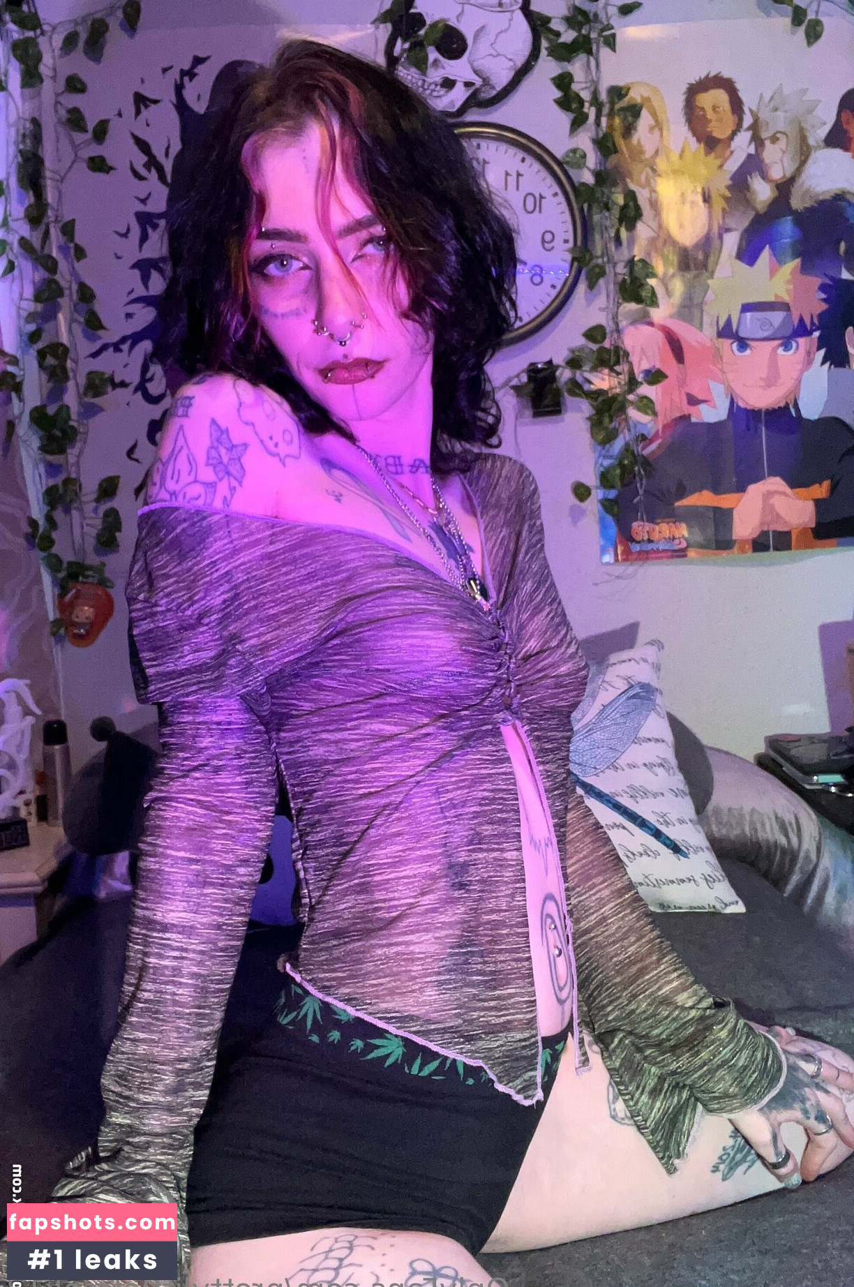 prettylittlefreak13 gallery photo #19