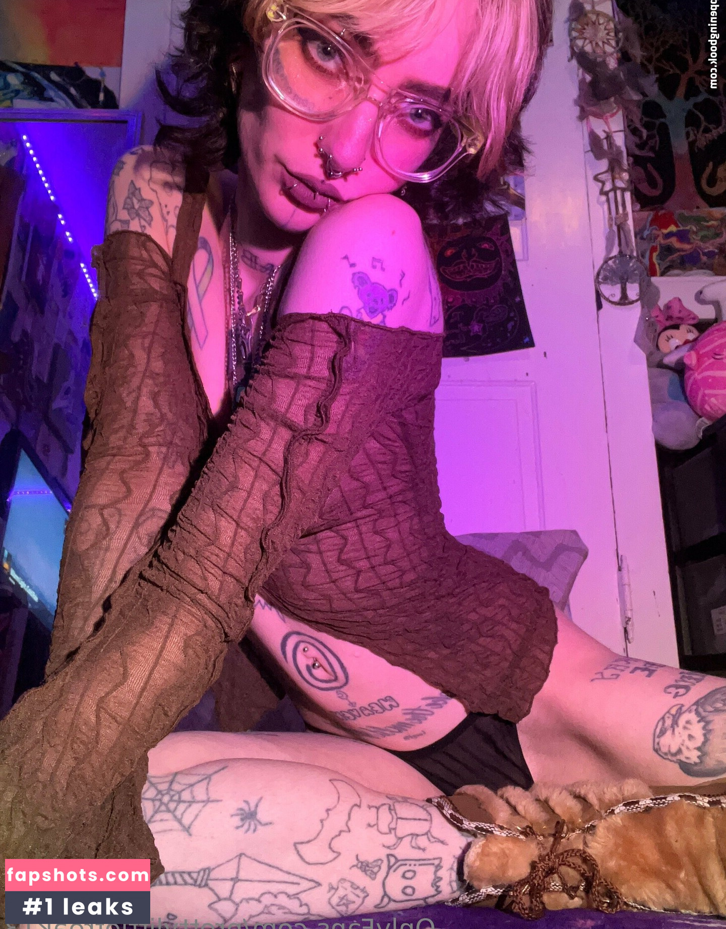 prettylittlefreak13 gallery photo #3