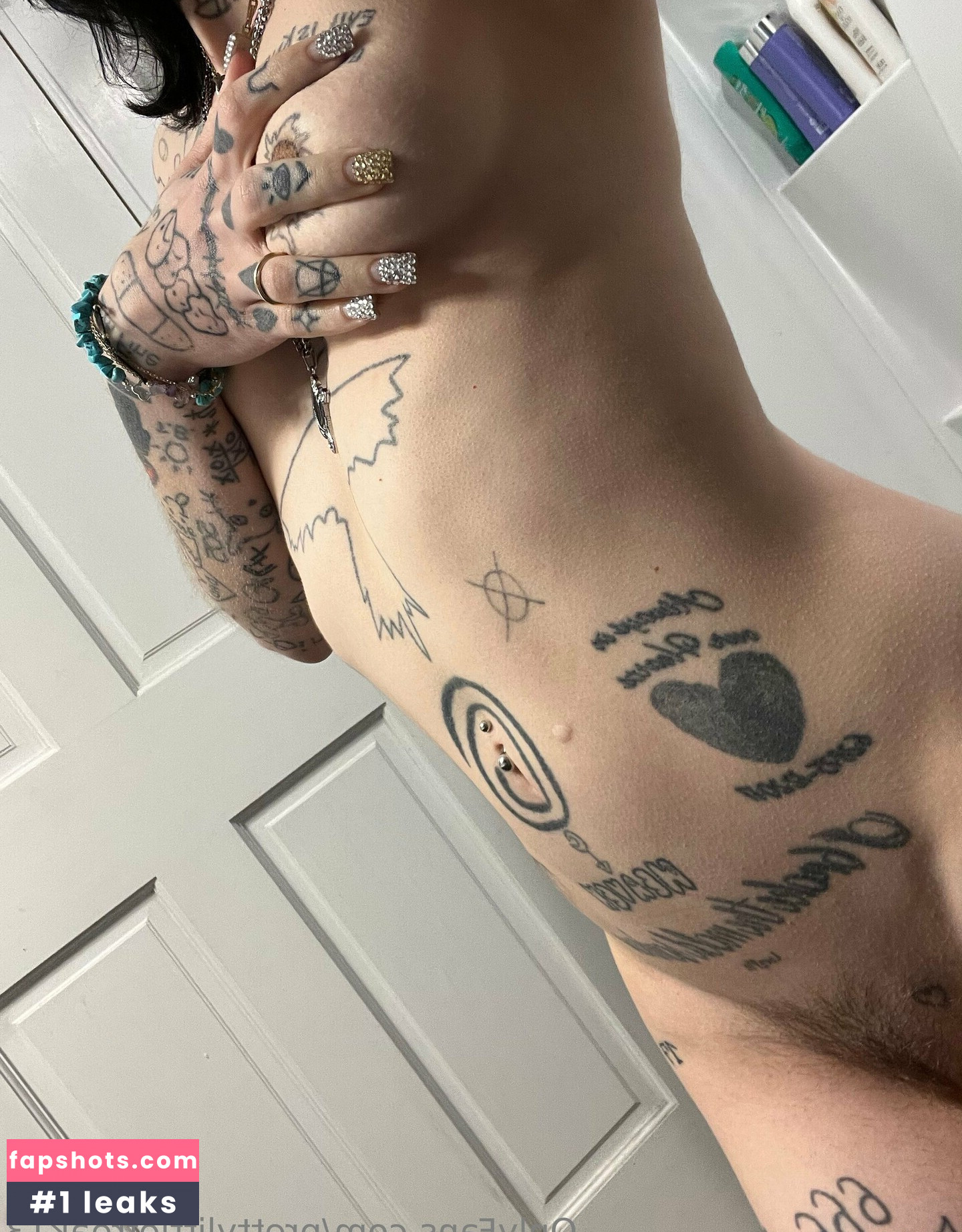 prettylittlefreak13 gallery photo #24