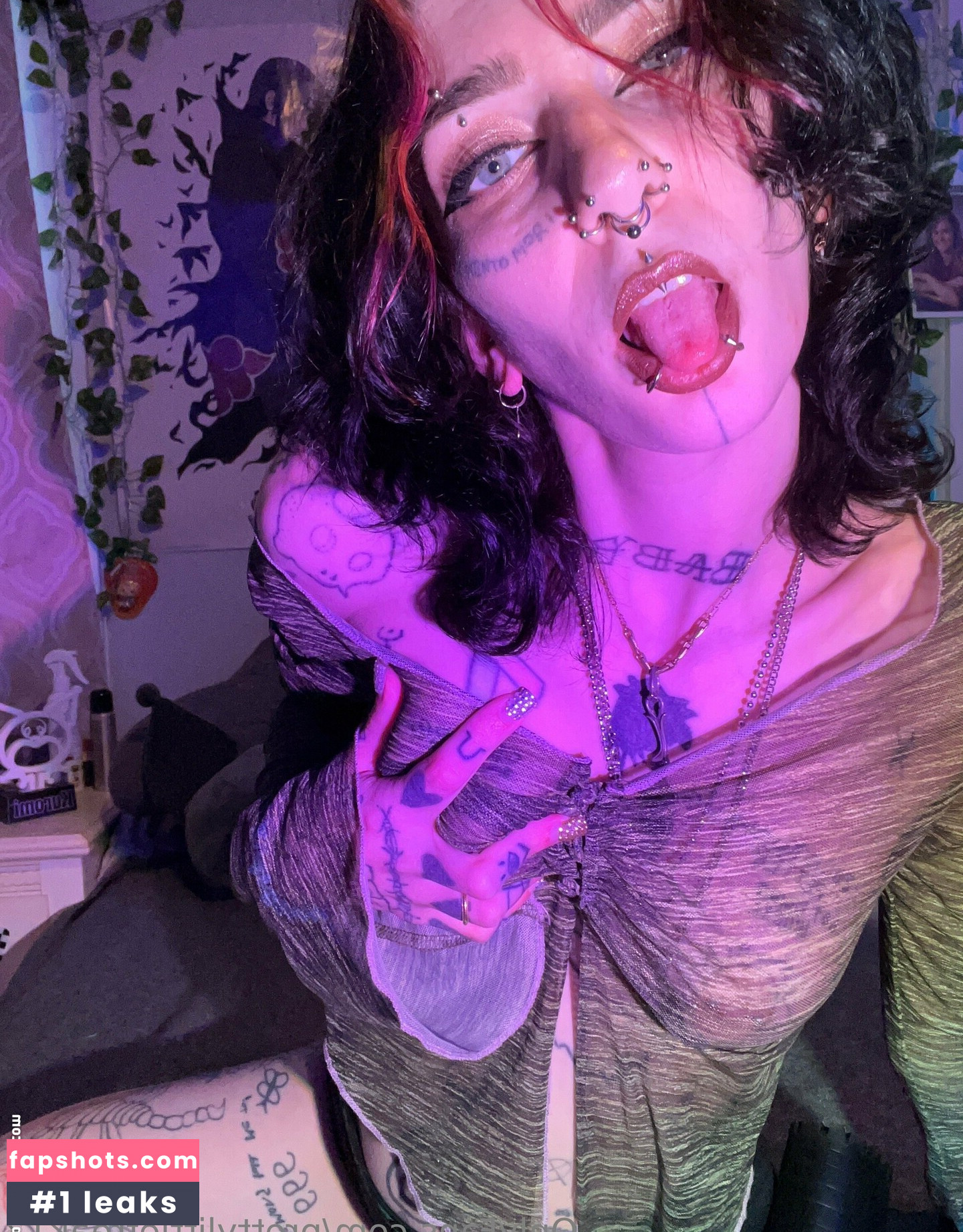 prettylittlefreak13 gallery photo #26