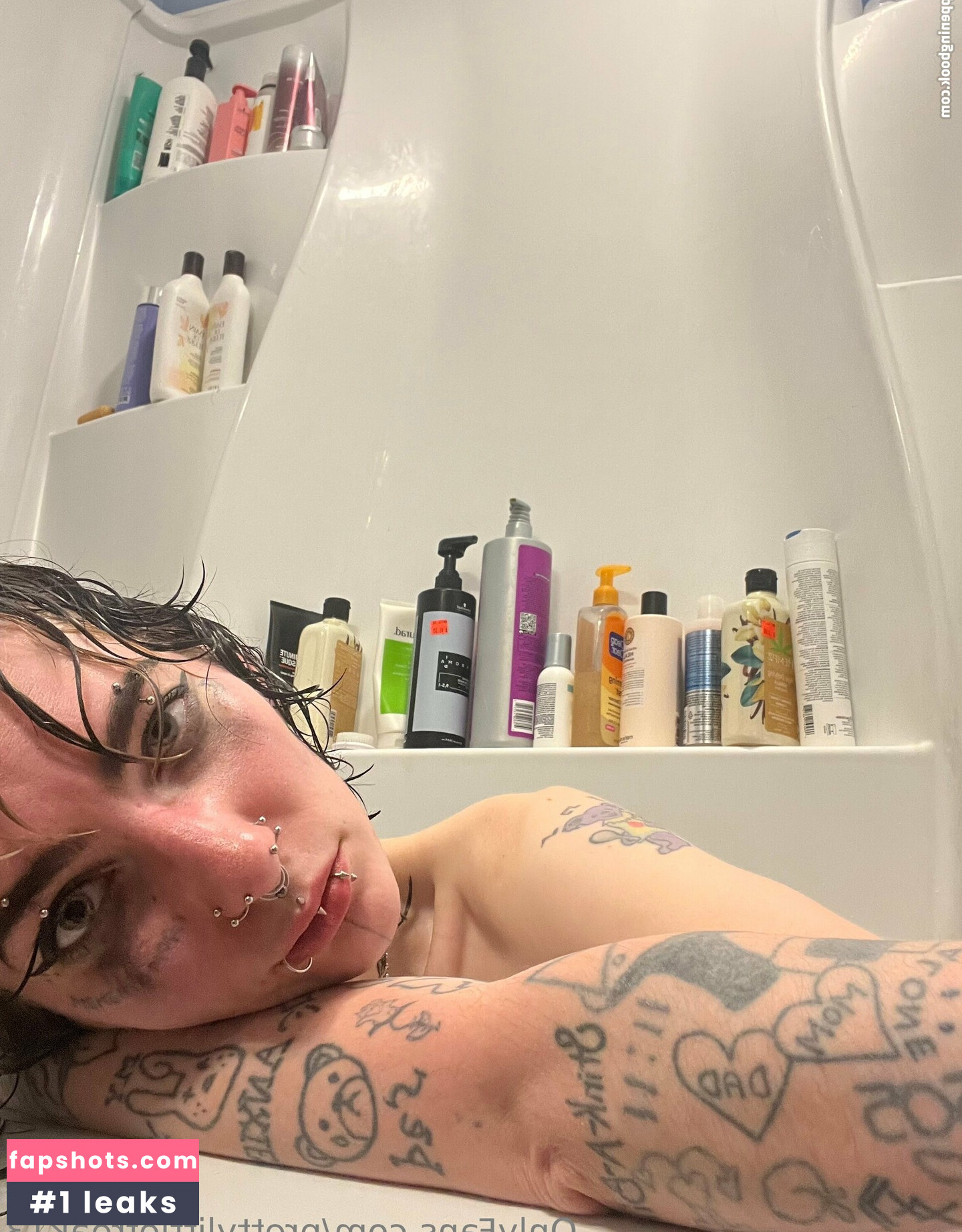 prettylittlefreak13 gallery photo #4