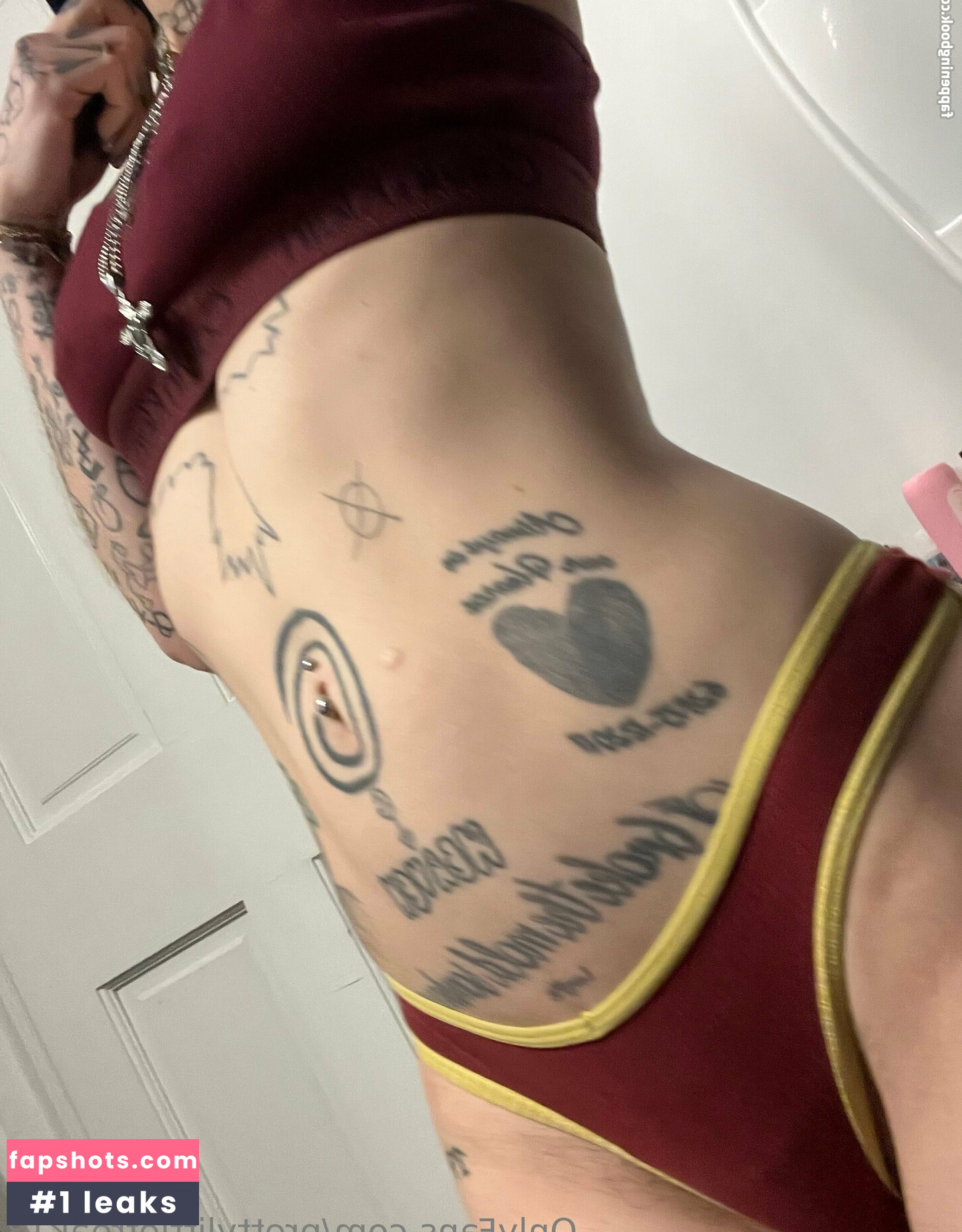 prettylittlefreak13 gallery photo #32