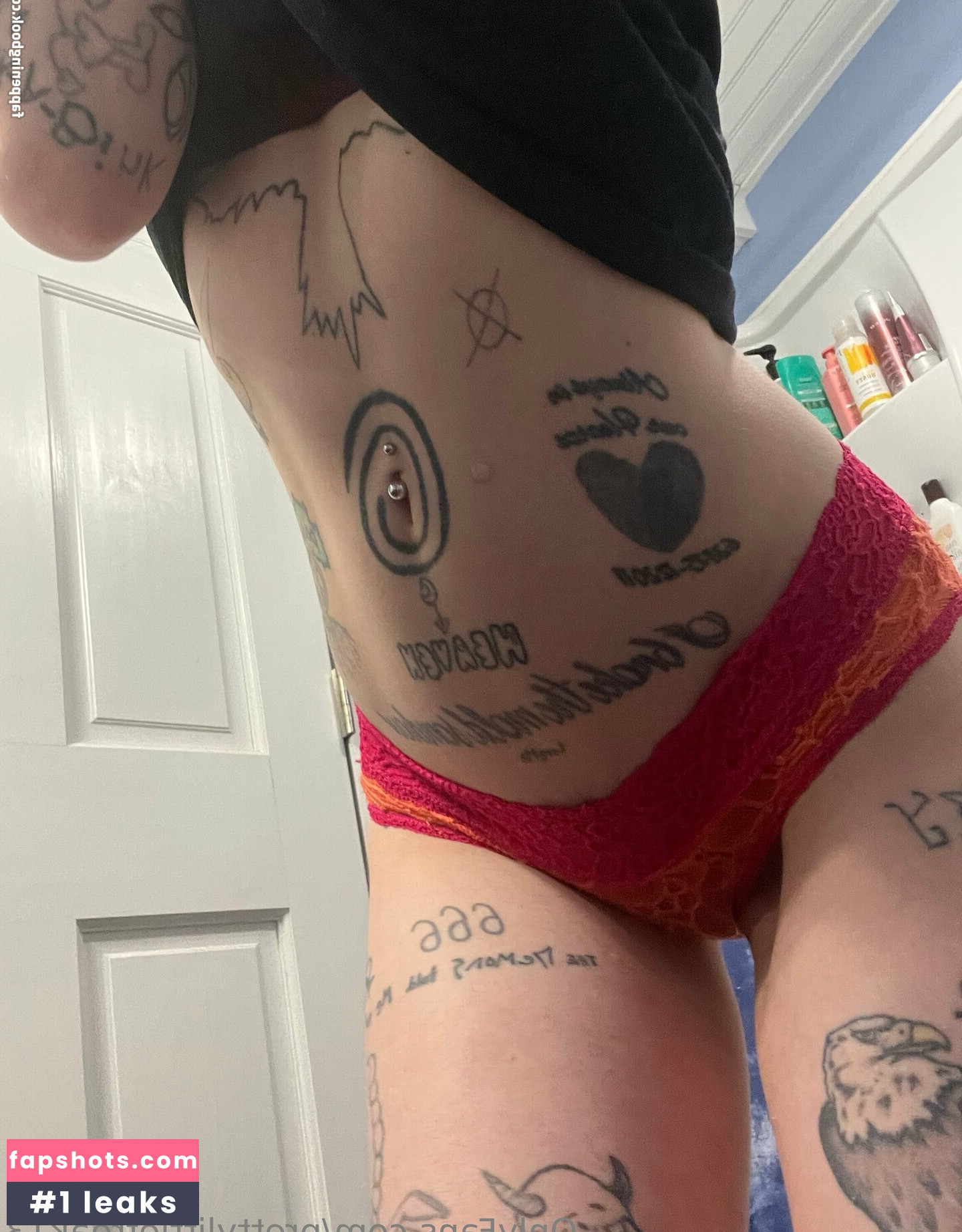 prettylittlefreak13 gallery photo #35