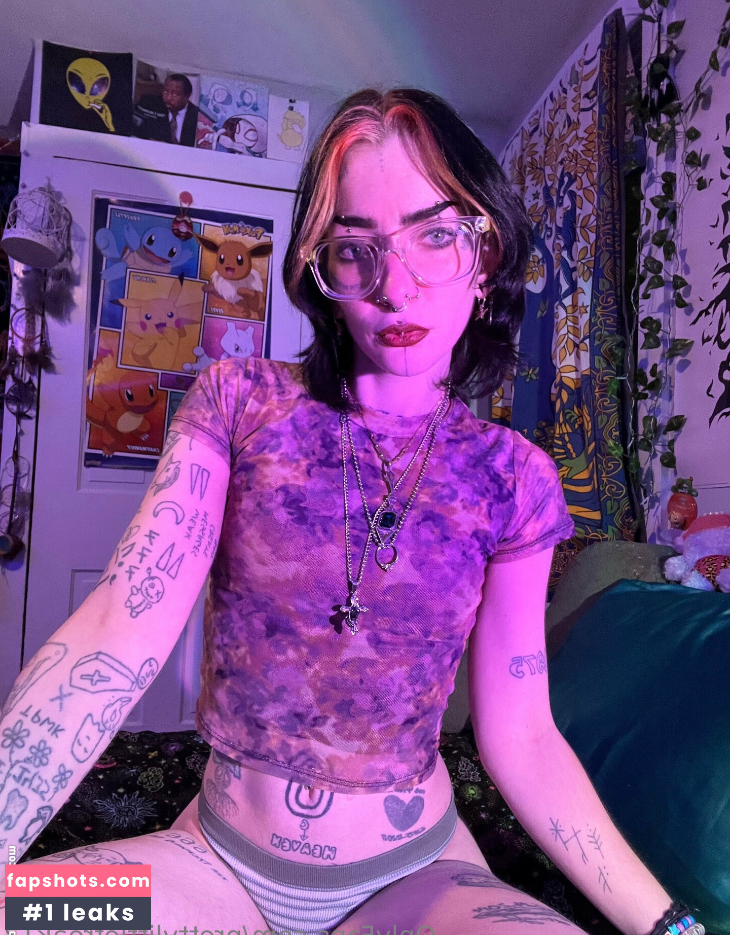 prettylittlefreak13 gallery photo #44