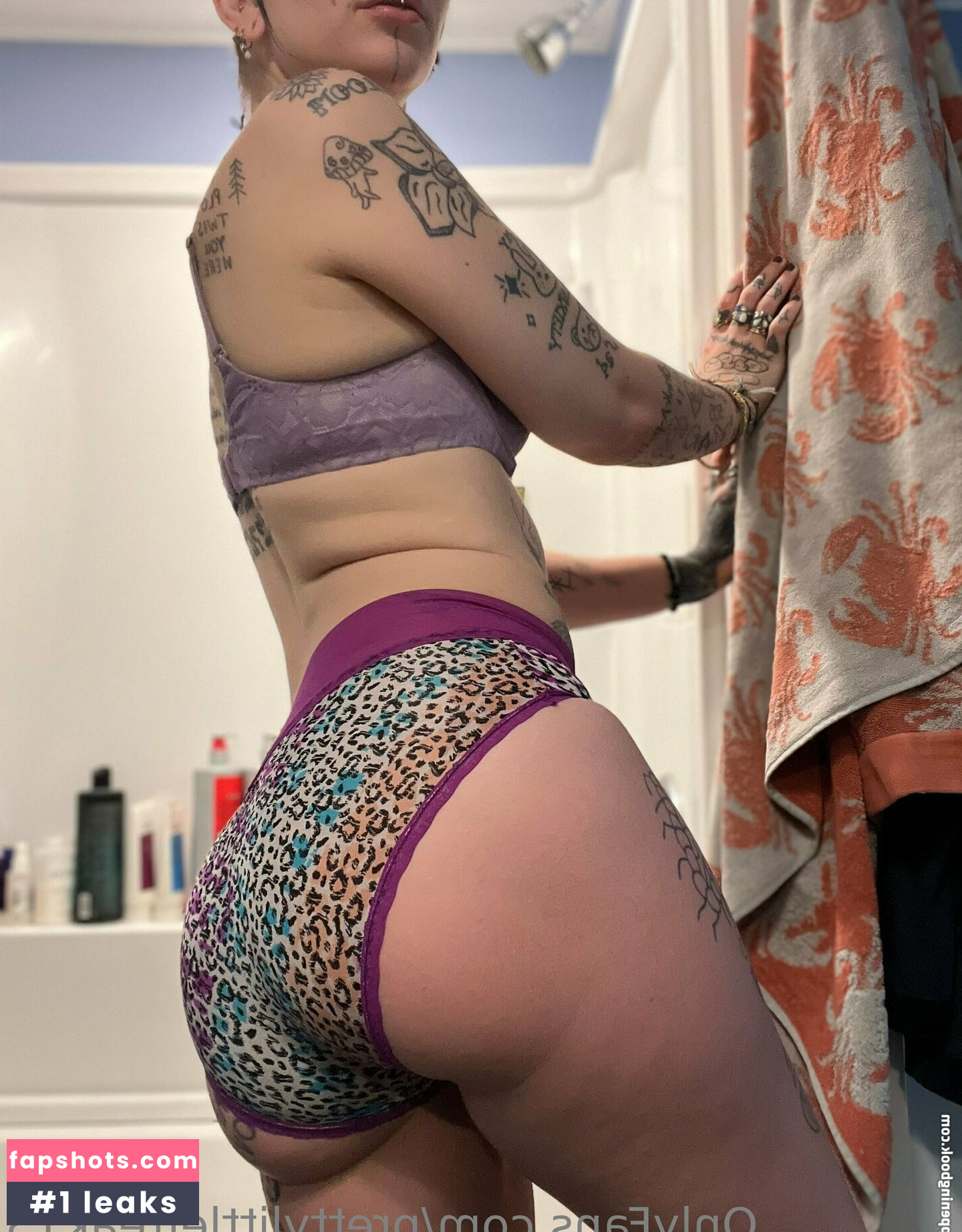 prettylittlefreak13 gallery photo #63