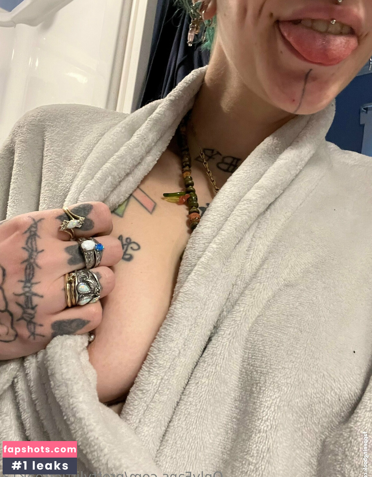 prettylittlefreak13 gallery photo #64