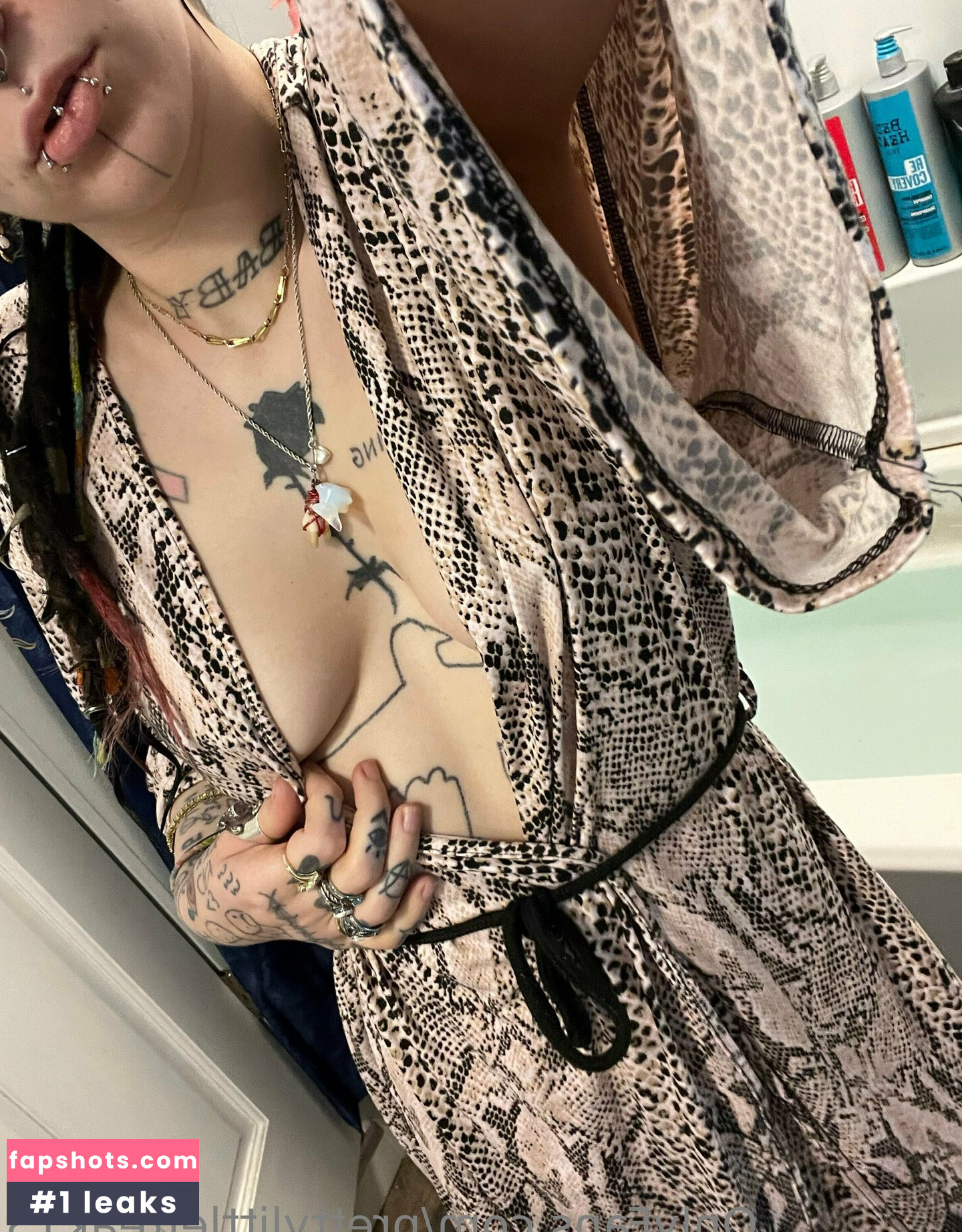 prettylittlefreak13 gallery photo #70