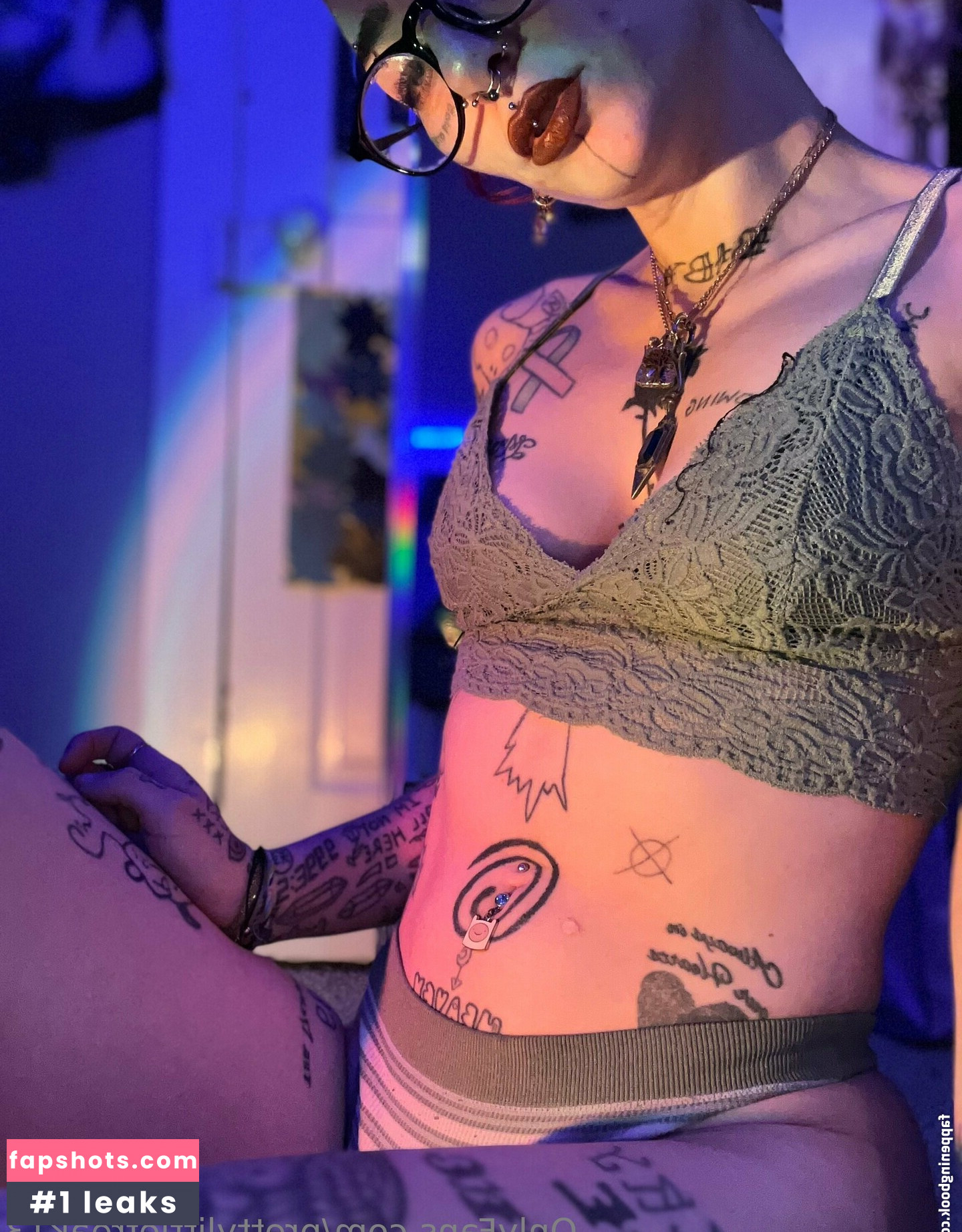 prettylittlefreak13 gallery photo #73