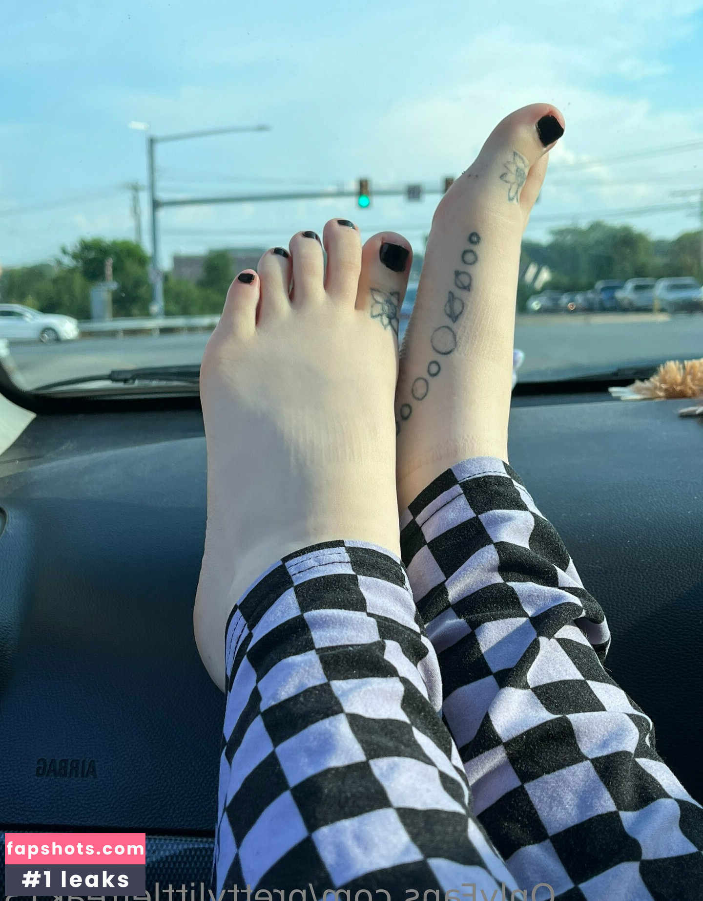 prettylittlefreak13 gallery photo #75