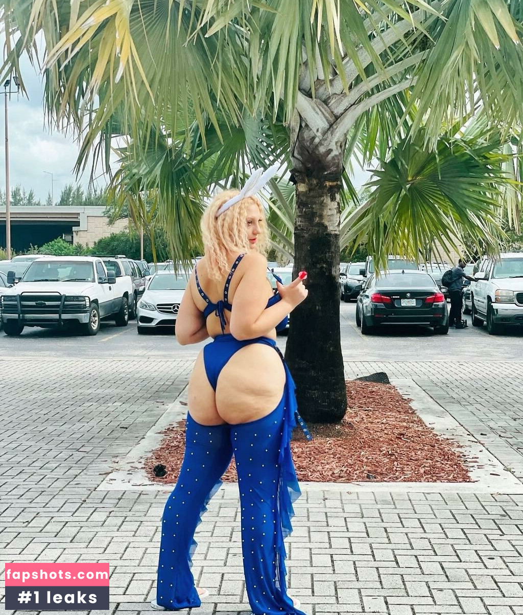 Princess Olivia gallery photo #3