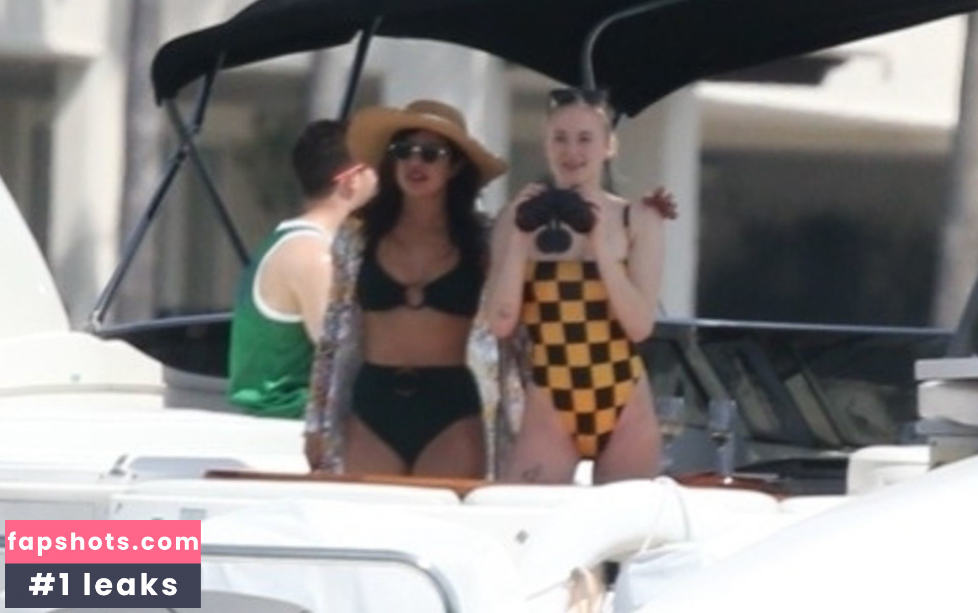 Priyanka Chopra gallery photo #320